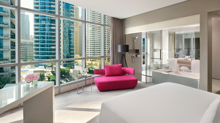 1 King Bed Classic Club Lounge Access